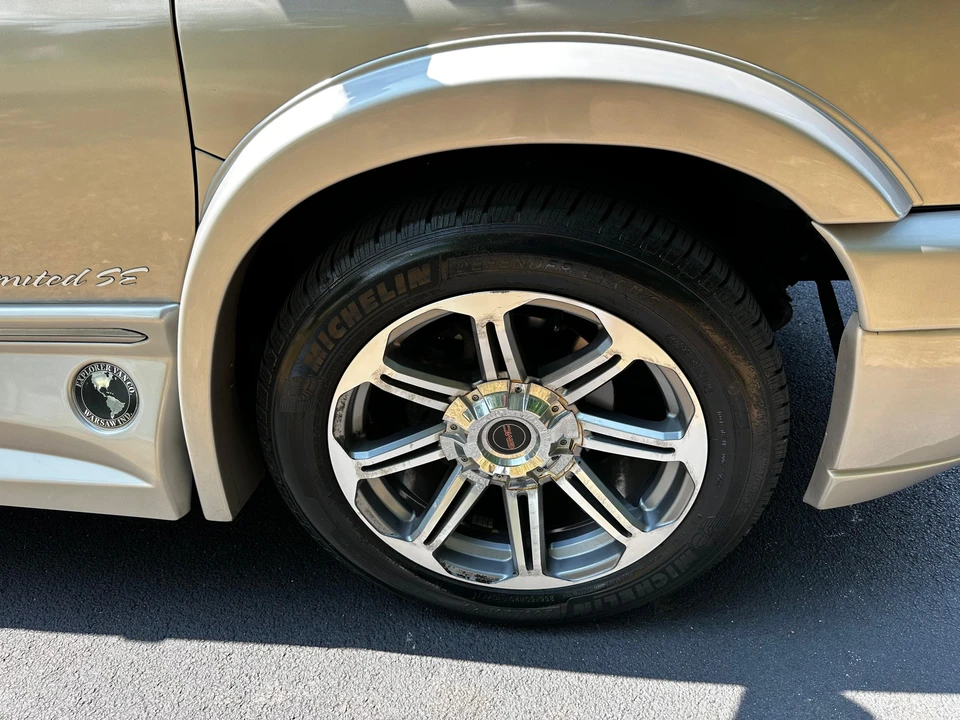 2016 GMC Savana - Image 24 of 31