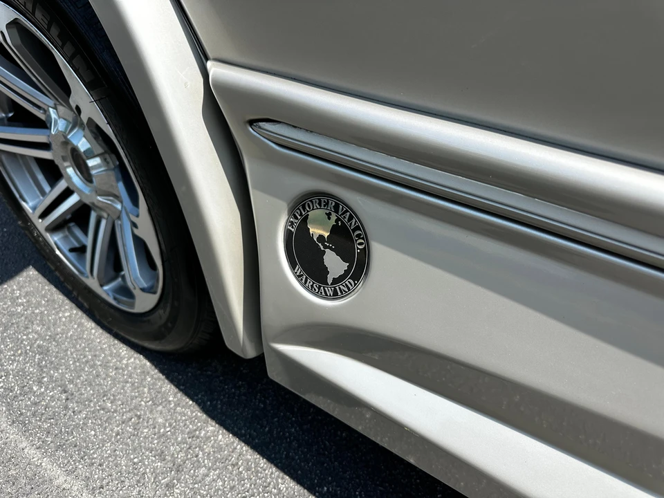 2016 GMC Savana - Image 13 of 31
