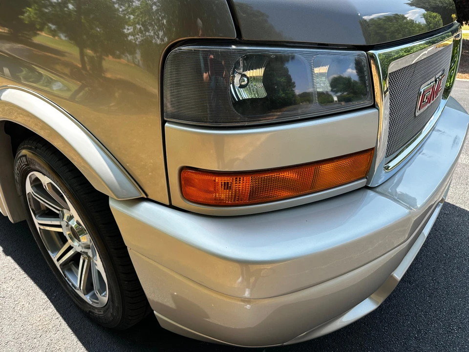 2016 GMC Savana - Image 10 of 31