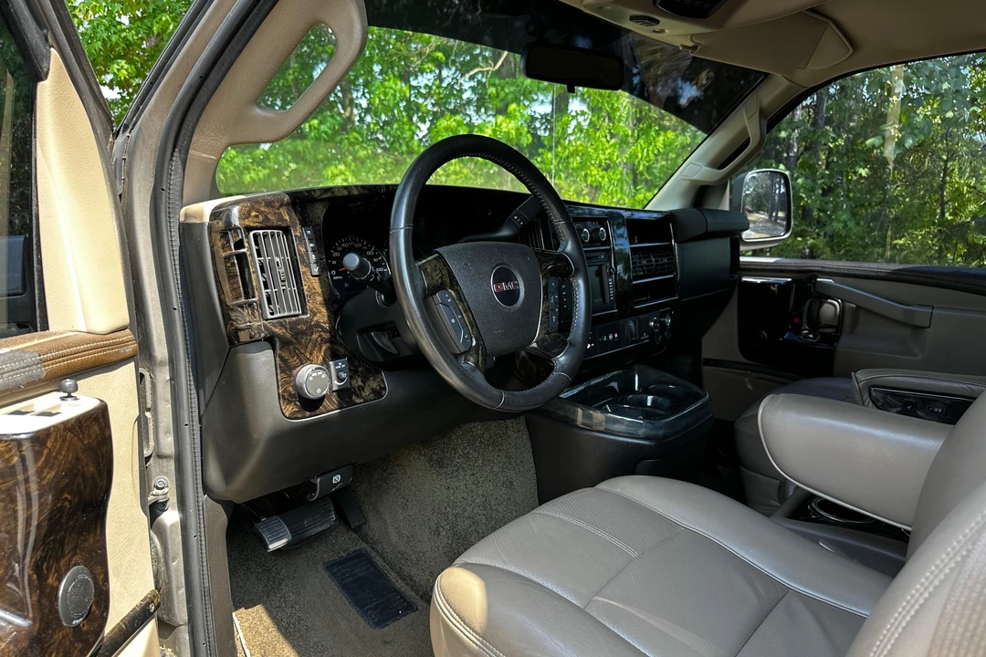 2016 GMC Savana - Image 25 of 31
