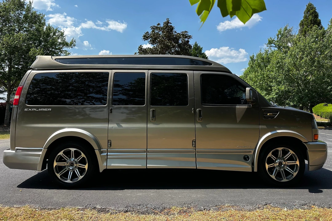 2016 GMC Savana - Image 3 of 31