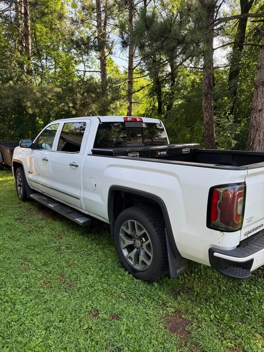 2016 GMC Sierra 4th Gen - Image 4 of 10
