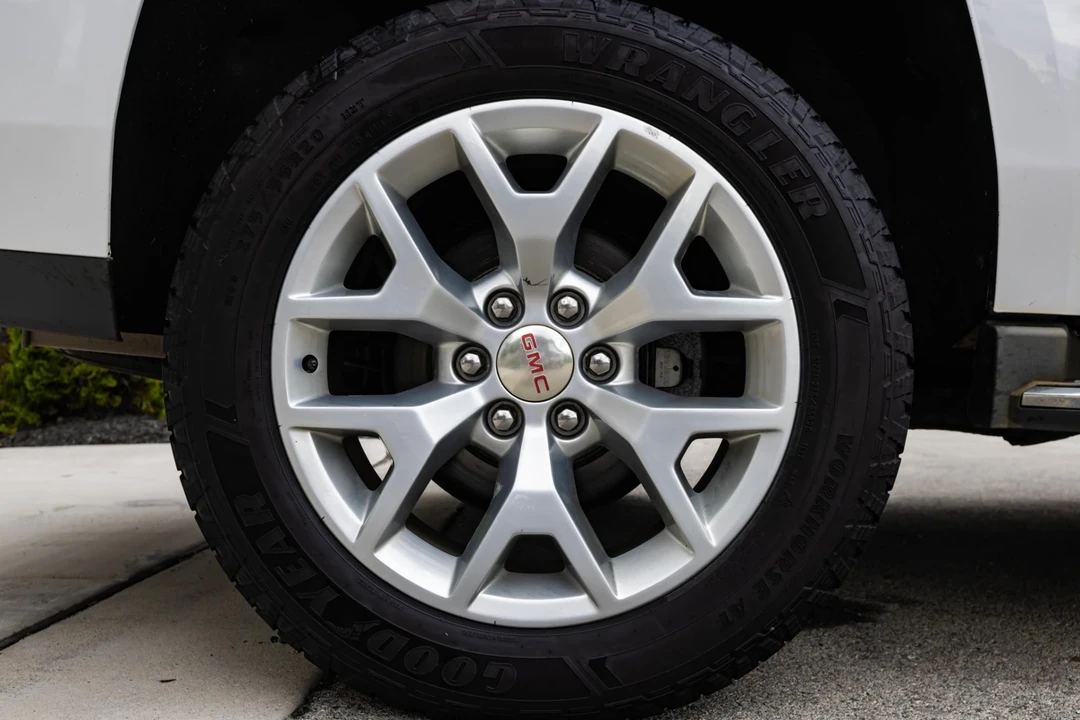 2016 GMC Yukon 4th Gen - Image 19 of 21