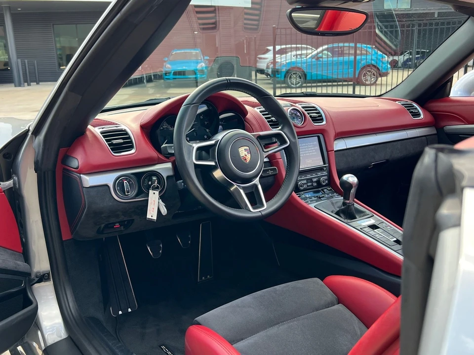 2016 Porsche 981 Boxster Spyder - Image 12 of 18