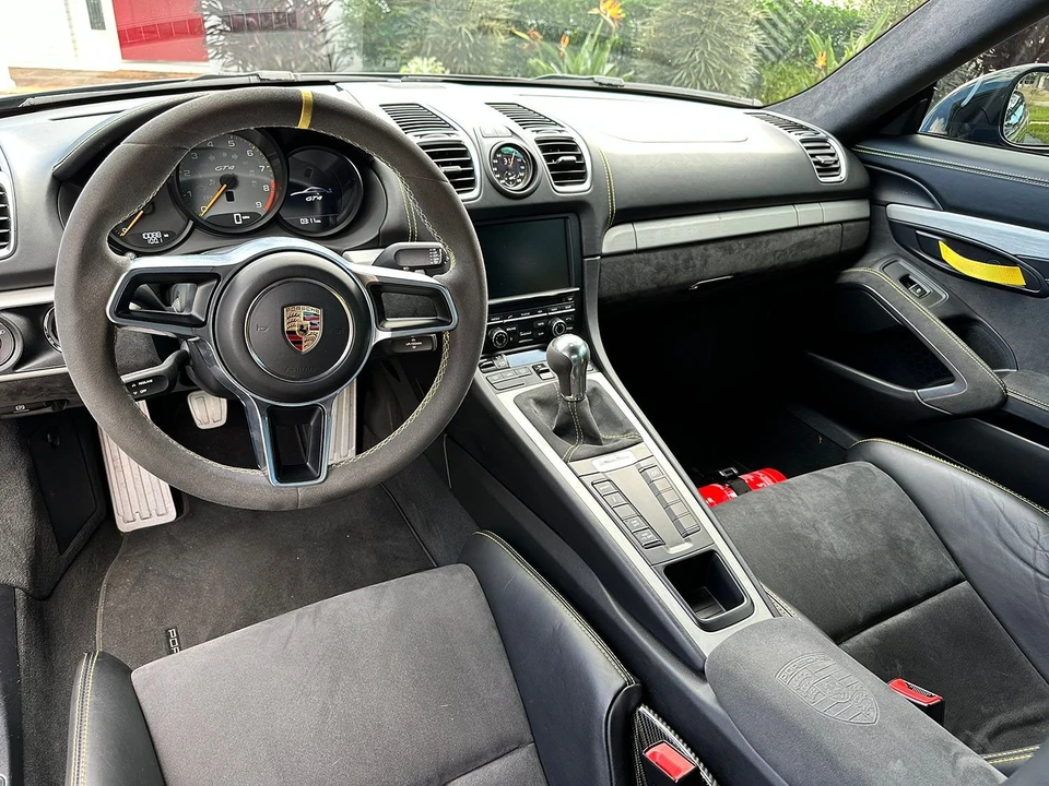 2016 Porsche 981 Cayman GT4 - Image 8 of 12