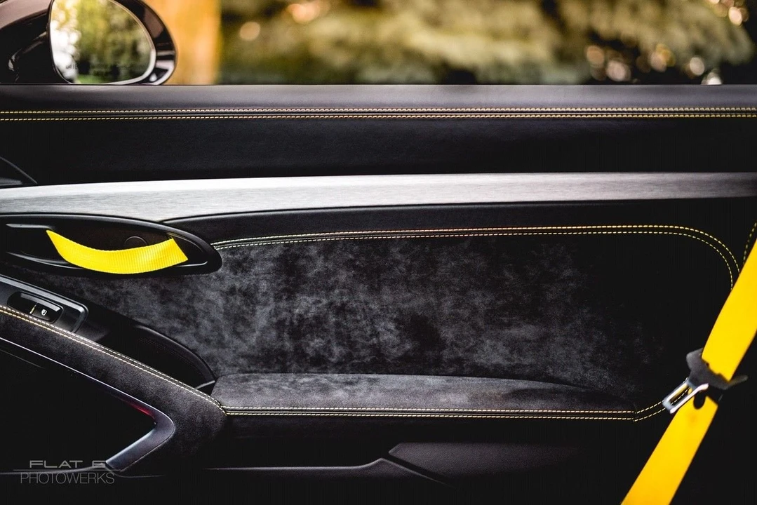 2016 Porsche 981 Cayman GT4 - Image 2 of 15
