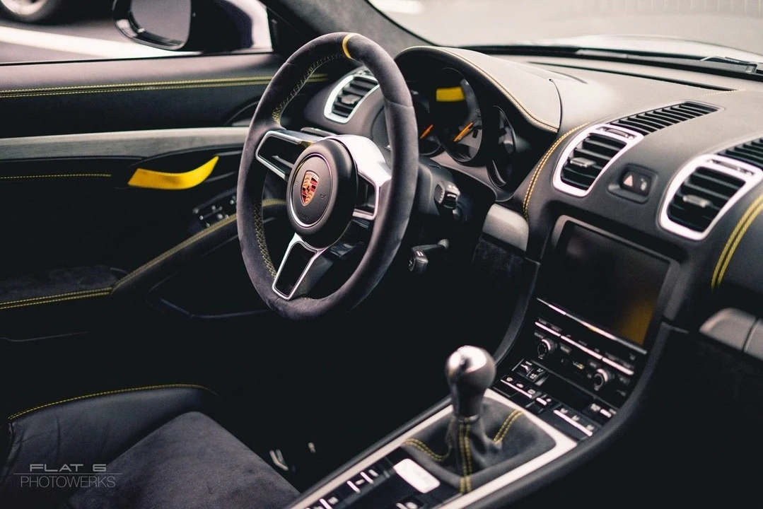 2016 Porsche 981 Cayman GT4 - Image 9 of 15