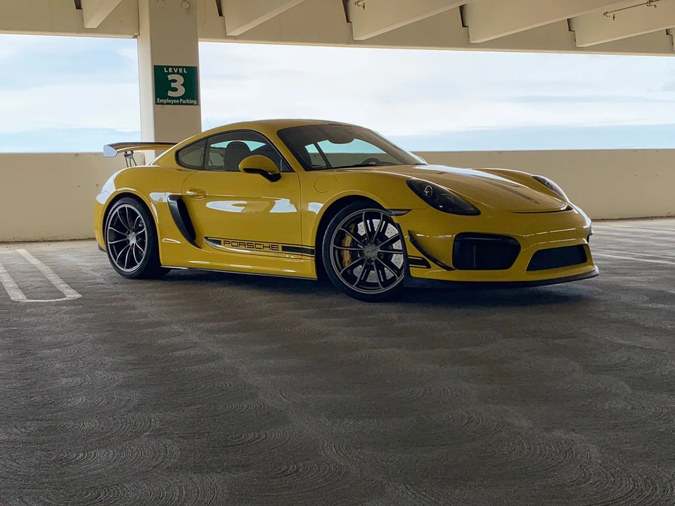 2016 Porsche 981 Cayman GT4 - Image 2 of 15