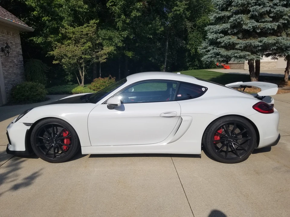 2016 Porsche 981 Cayman GT4 - Image 2 of 15