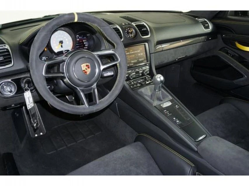 2016 Porsche 981 Cayman GT4 - Image 6 of 7