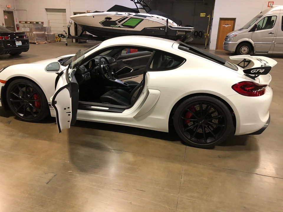 2016 Porsche 981 Cayman GT4 - Image 9 of 22