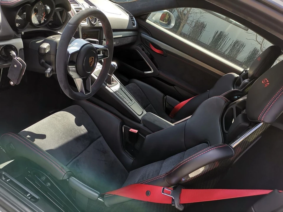 2016 Porsche 981 Cayman GT4 - Image 9 of 10