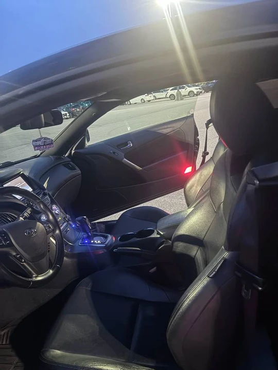 2016 Hyundai Genesis Coupe - Image 9 of 10
