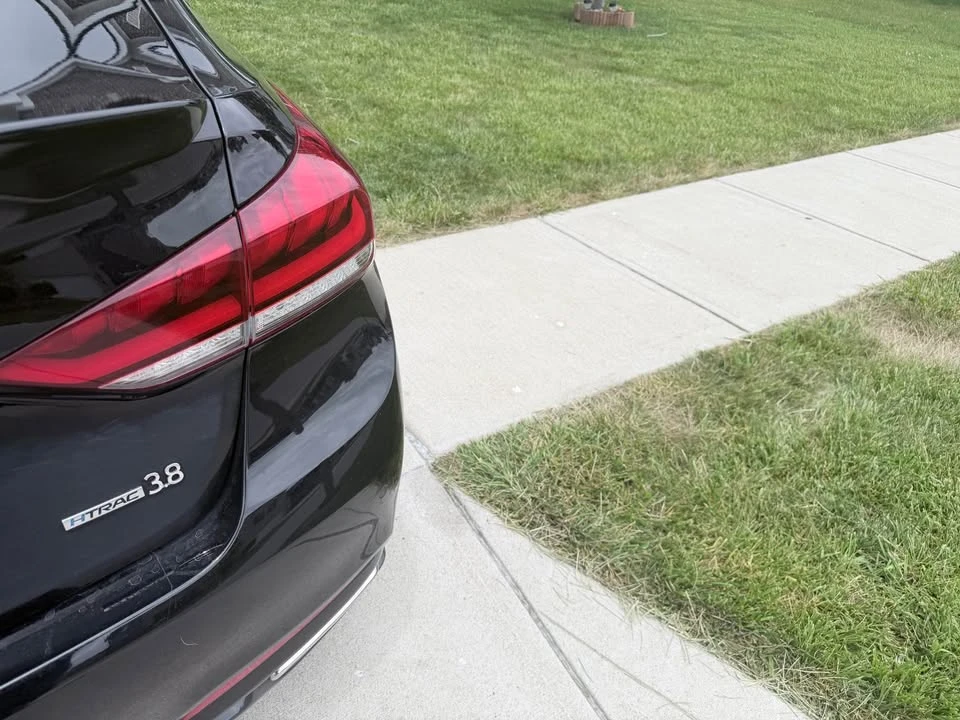 2016 Genesis - Image 5 of 9