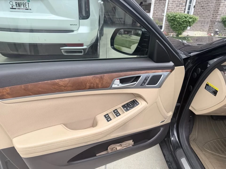2016 Genesis - Image 7 of 9