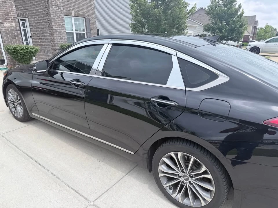 2016 Genesis - Image 4 of 9