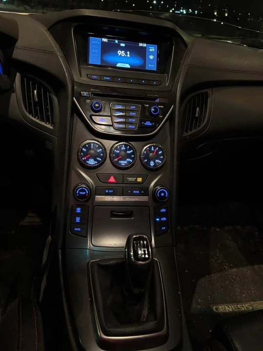 2016 Genesis - Image 12 of 14