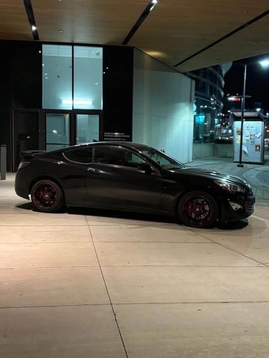 2016 Genesis - Image 8 of 16