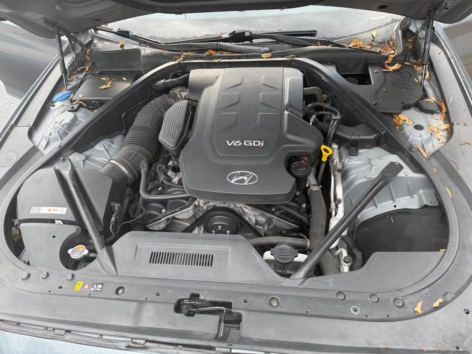 2016 Hyundai Genesis - Image 8 of 10