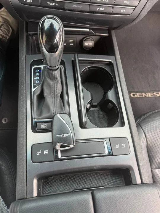 2016 Hyundai Genesis - Image 10 of 10