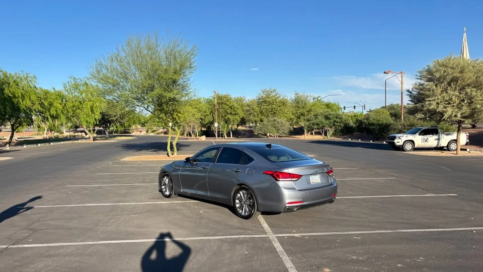 2016 Genesis - Image 2 of 11