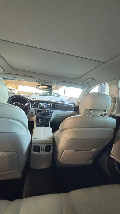 2016 Genesis - Image 9 of 11