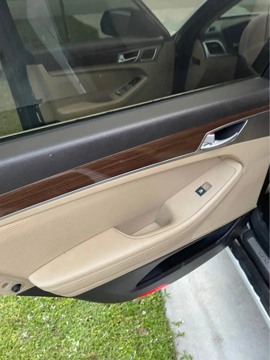 2016 Hyundai Genesis - Image 9 of 13
