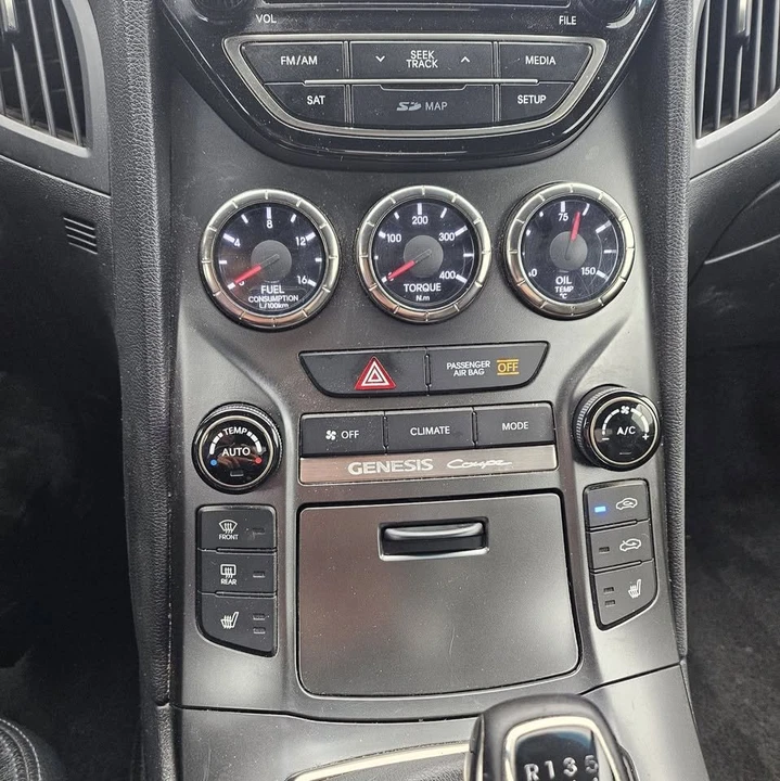 2016 Hyundai Genesis - Image 17 of 20