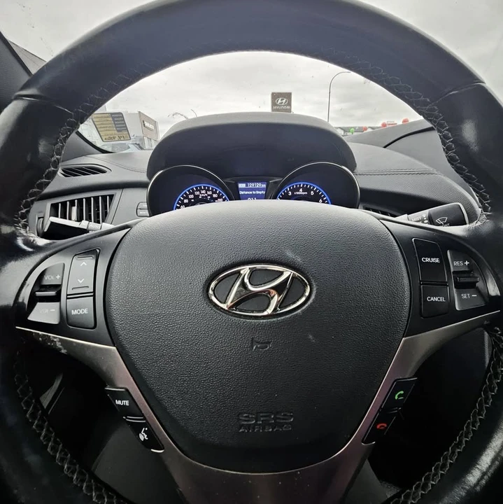 2016 Hyundai Genesis - Image 14 of 20