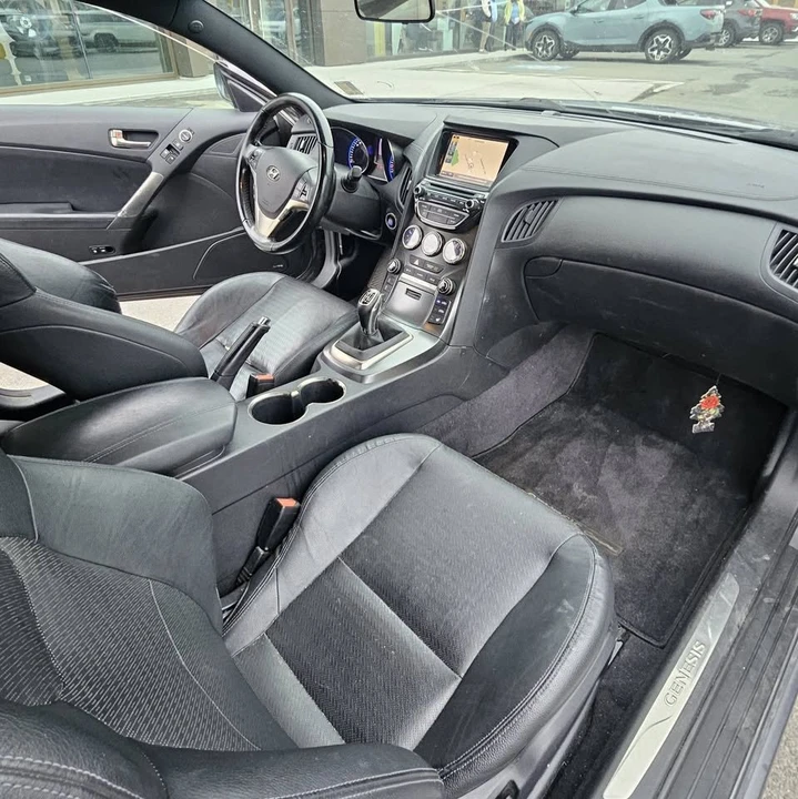 2016 Hyundai Genesis - Image 19 of 20