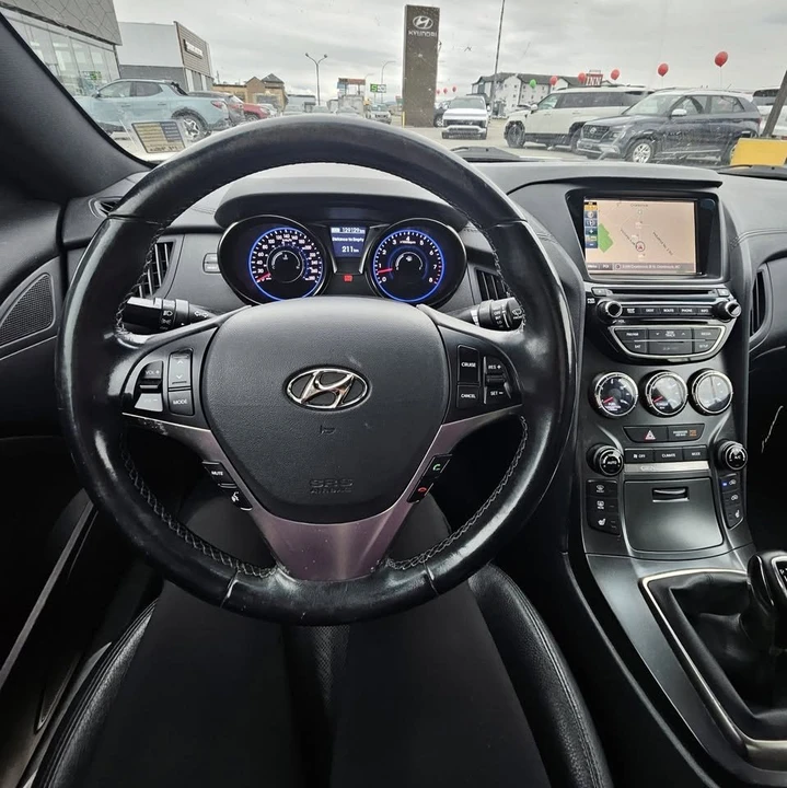 2016 Hyundai Genesis - Image 13 of 20