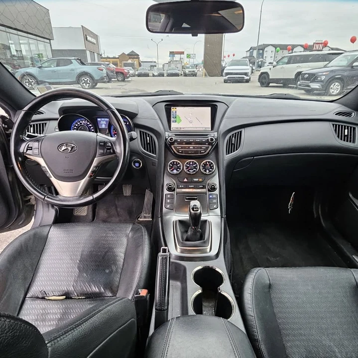 2016 Hyundai Genesis - Image 12 of 20