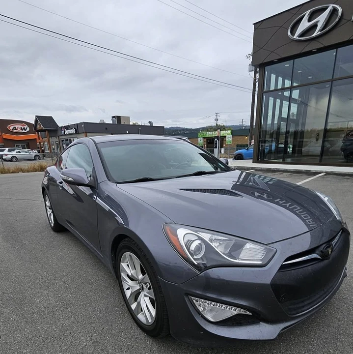 2016 Hyundai Genesis - Image 2 of 20