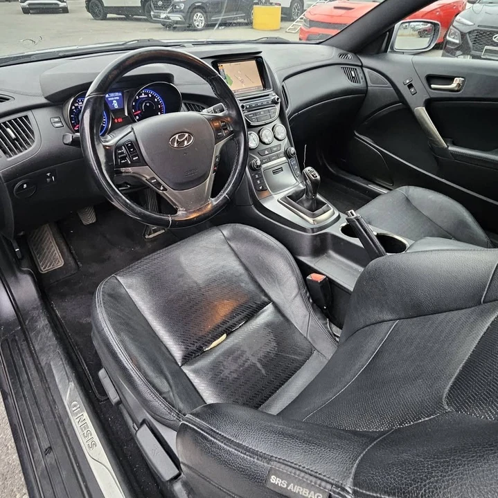 2016 Hyundai Genesis - Image 11 of 20