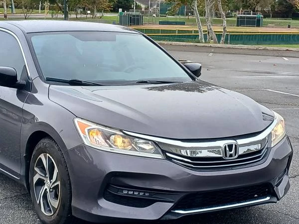 2016 Honda Accord 9th Gen - Image 5 of 15