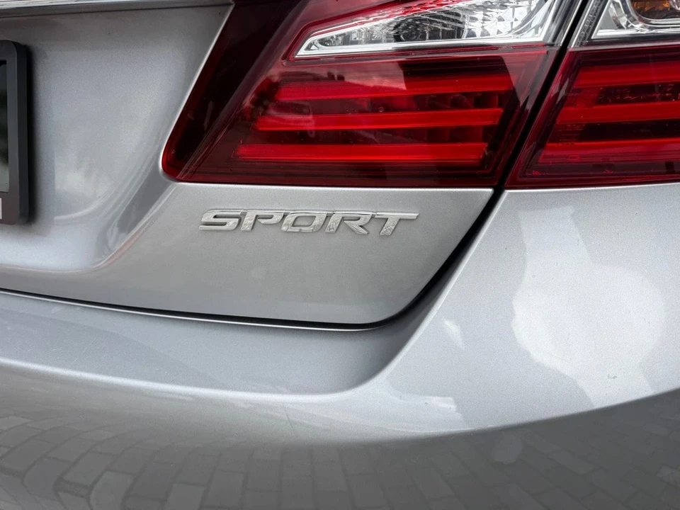 2016 Honda Accord 9th Gen - Image 11 of 21