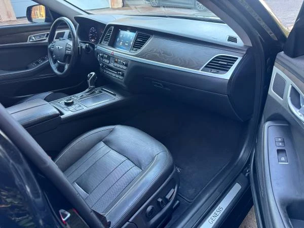 2016 Hyundai Genesis - Image 10 of 16