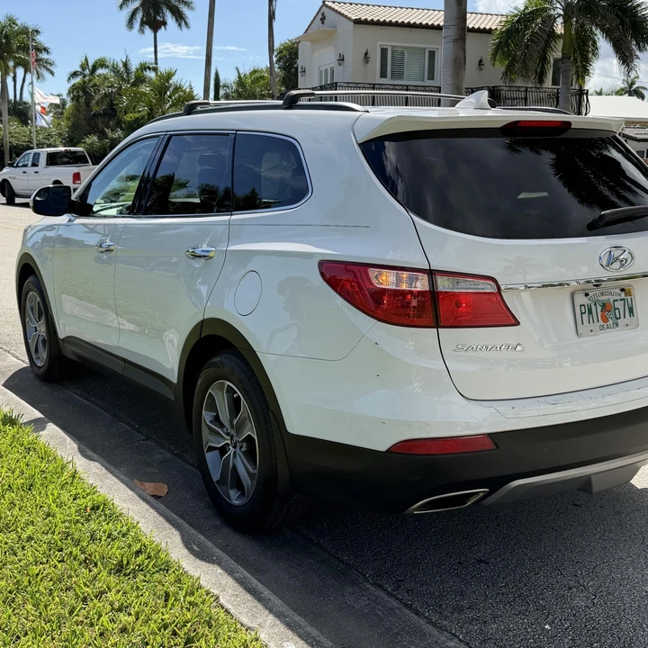 2016 Hyundai Santa Fe - Image 9 of 12