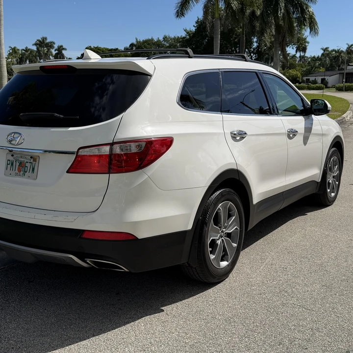 2016 Hyundai Santa Fe - Image 11 of 21