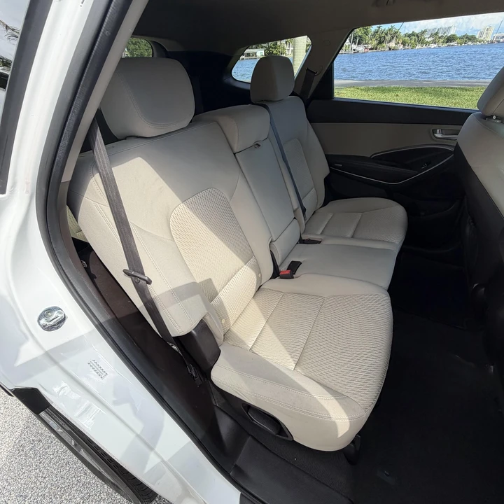 2016 Hyundai Santa Fe - Image 19 of 21