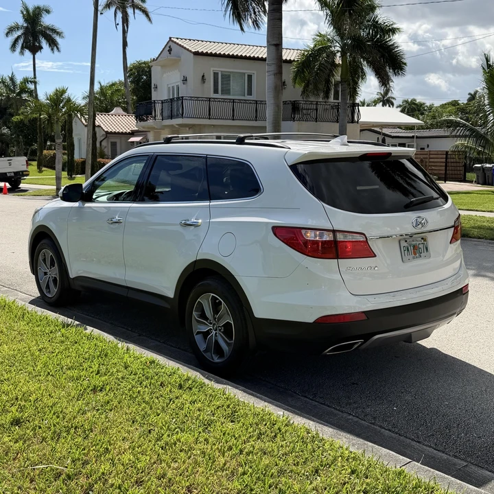 2016 Hyundai Santa Fe - Image 8 of 21