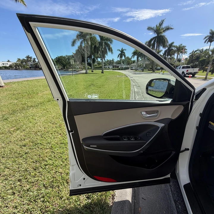 2016 Hyundai Santa Fe - Image 13 of 21