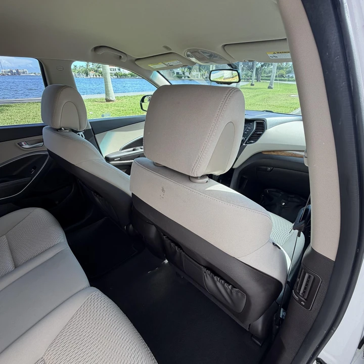 2016 Hyundai Santa Fe - Image 18 of 21