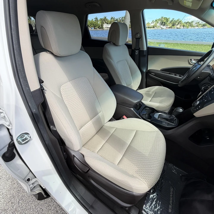 2016 Hyundai Santa Fe - Image 17 of 21