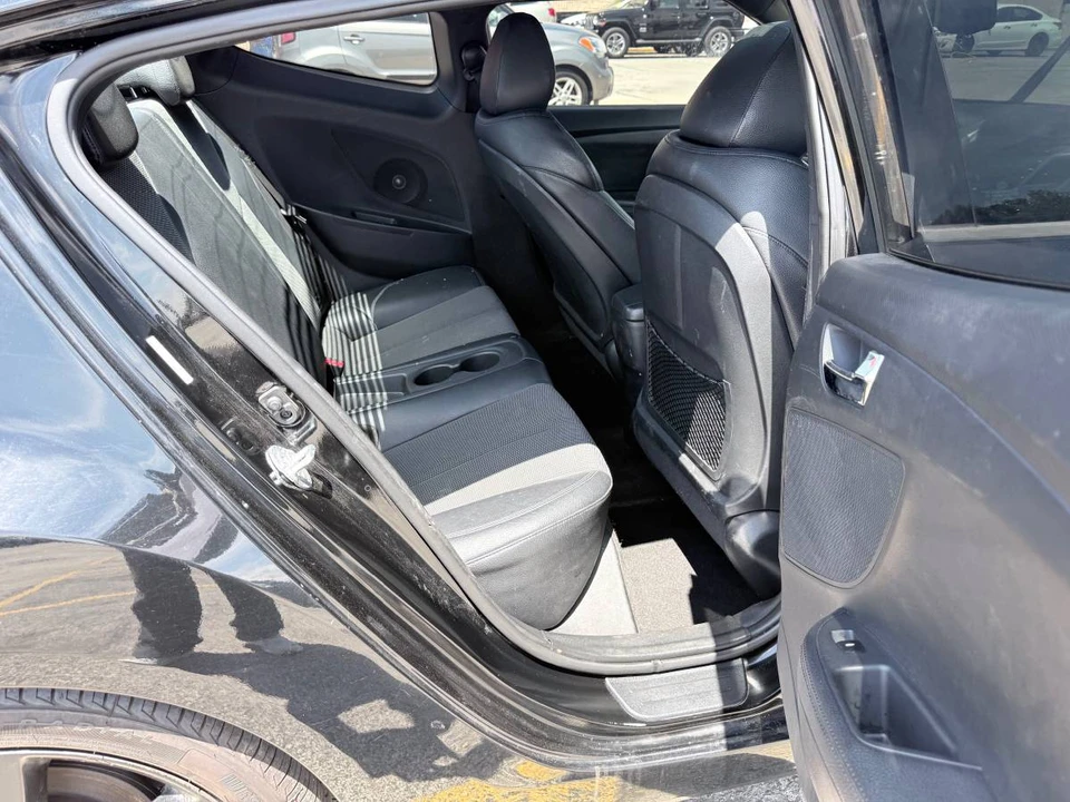 2016 Hyundai Veloster - Image 10 of 10