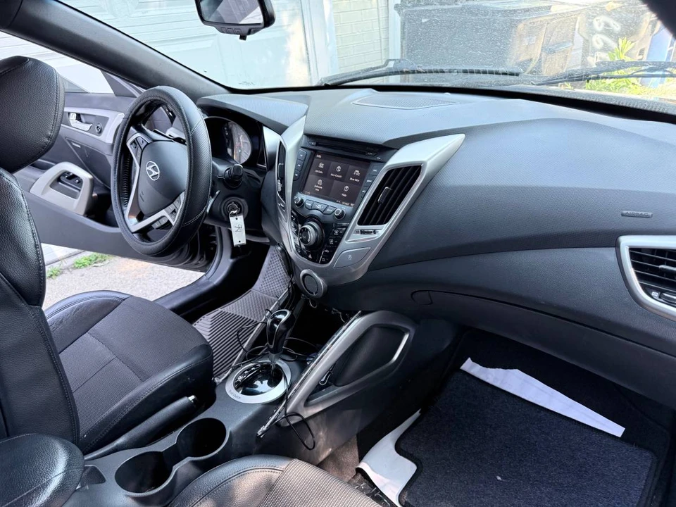 2016 Hyundai Veloster - Image 13 of 19