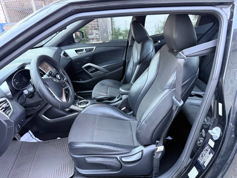 2016 Hyundai Veloster - Image 18 of 19