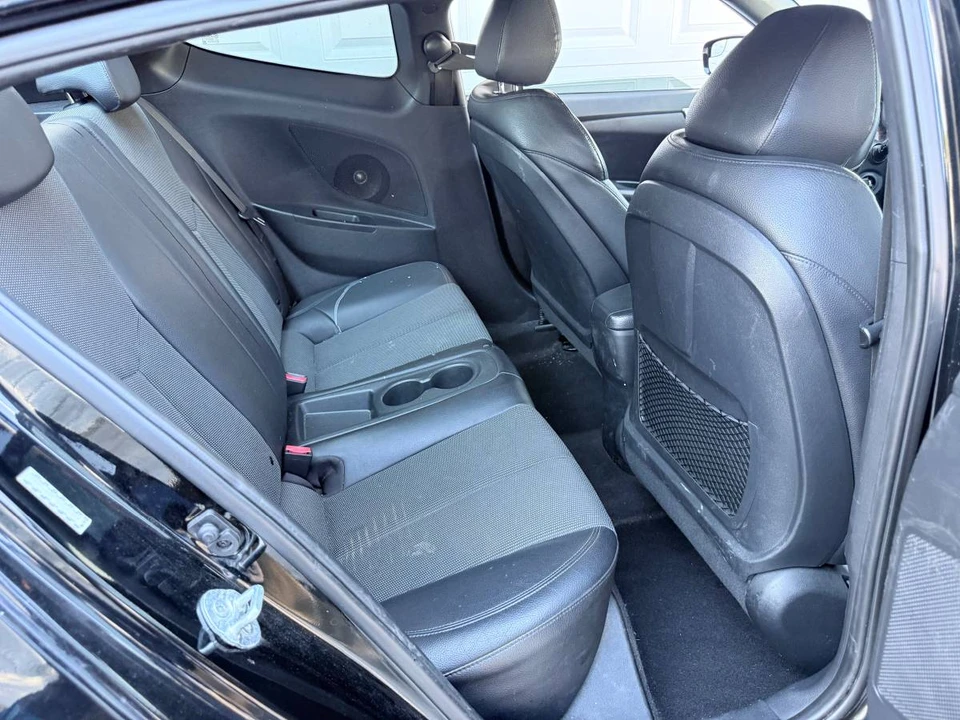 2016 Hyundai Veloster - Image 2 of 10