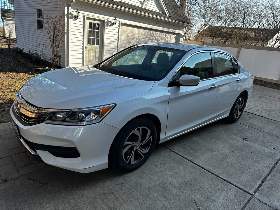 2016 Honda Accord 9th Gen - Image 4 of 10