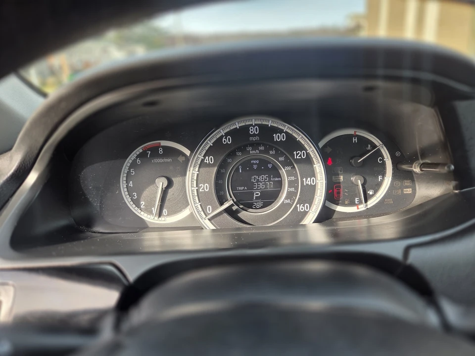 2016 Honda Accord 9th Gen - Image 14 of 21